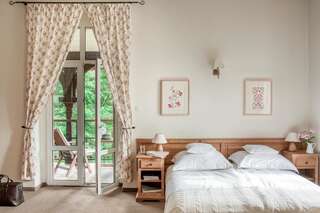 Отели типа «постель и завтрак» Willa Lawenda Кудова-Здруй Улучшенный трехместный номер-1